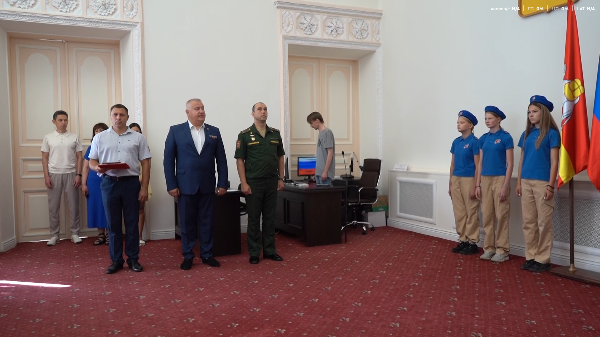 Маме и сестре погибшего участника СВО вручили государственные награды