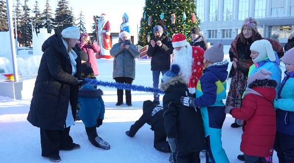 На Центральной площади прошли новогодние представления