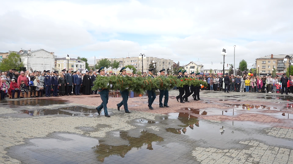Торжественный митинг в сквере Памяти