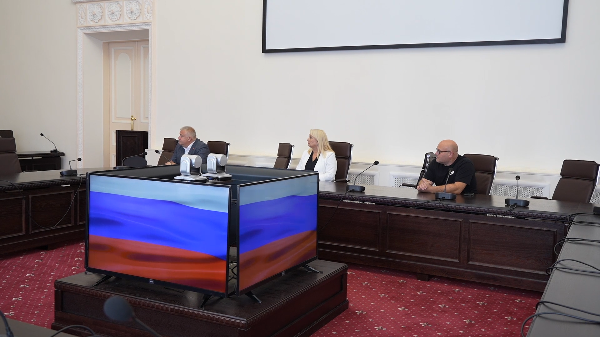 Участник СВО вручил медали и благодарственные письма за оказание гуманитарной помощи