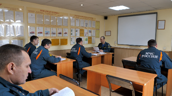 Школьников приглашают поступать в высшие учебные заведения МЧС